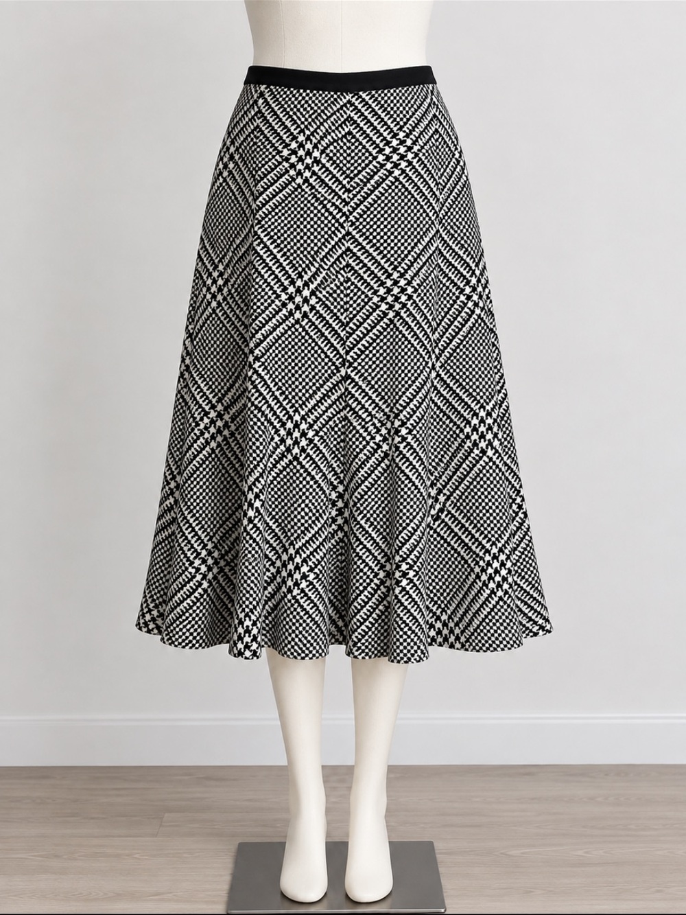 Anne Klein Black and White Plaid Midi Skirt. 100% thick wool, fully lined